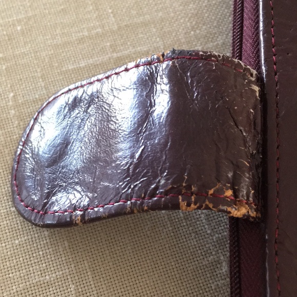 Vintage Burgundy Leather Zippered Wallet - Picture 12 of 12